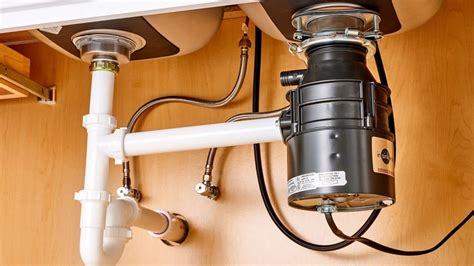 How to Plumb a Kitchen Sink: Disposal & Dishwasher Installation。